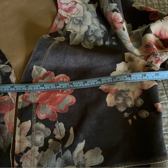 Anthropologie Solitaire Brown Suede Large Floral
Open Front Kimono Jacket - Picture 10 of 13